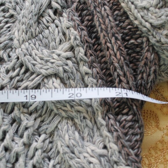 Cabi Long Waterflow Knit Cotton Heavy Sweater Gray Whites Beautiful Knitwork. - Picture 8 of 11